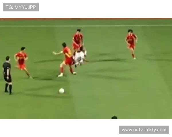 争议瞬间:弗拉霍维奇点球被VAR取消,裁判报告解释双方拉扯犯规